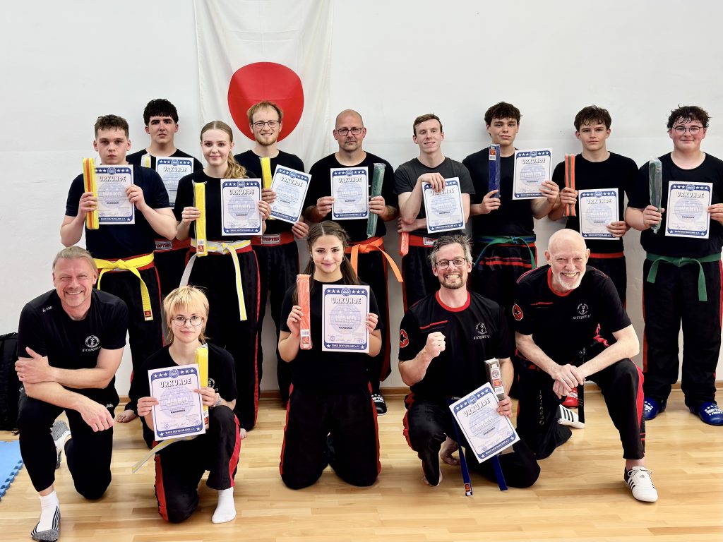 Kickboxprüfung Jugend und Erwachsene - KCM Flensburg mit Urkunden